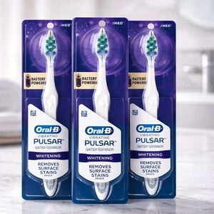 NWT  
Oral-B Pulsar 3D White
Battery Powered
Toothbrush 
Whitening Set of 3